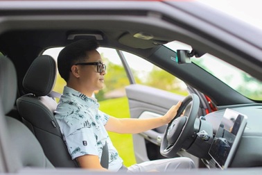 Chủ doanh nghiệp hài lòng với trải nghiệm sử dụng và dịch vụ hậu mãi của VinFast VF 9