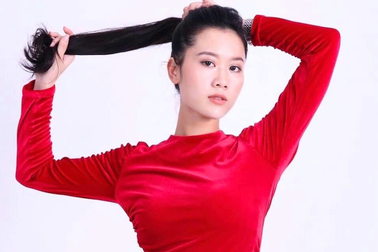 Nữ MC xinh đẹp đoạt giải thưởng "Diễn viên Quốc tế xuất sắc nhất"