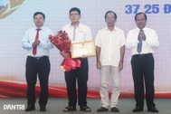 Thủ khoa tốt nghiệp THPT ở Cà Mau được tặng xe máy hơn 19 triệu đồng