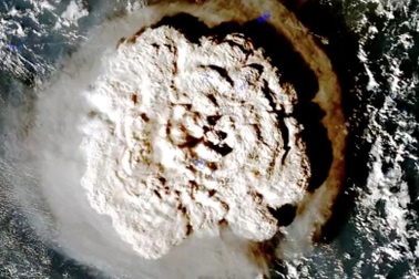 Sóng thần cao 15 m phá hủy toàn bộ nhà cửa trên đảo của Tonga