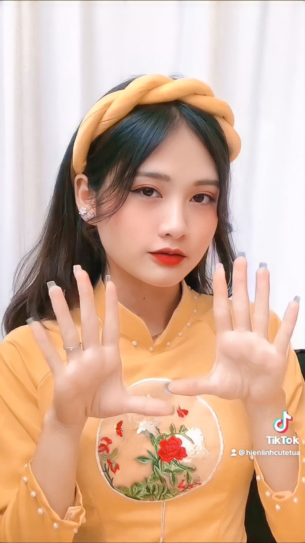 Thiếu nữ Hòa Bình xinh lung linh trong bộ ảnh chia tay mái trường - 9 Thiếu nữ Hòa Bình xinh lung linh trong bộ ảnh chia tay mái trường - 9