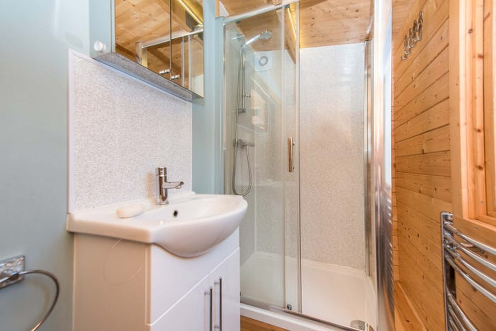 Điều bất ngờ bên trong ngôi nhà bề rộng chỉ 2,4 m nhưng có giá 900.000 USD - 15 Điều bất ngờ bên trong ngôi nhà bề rộng chỉ 2,4 m nhưng có giá 900.000 USD - 15