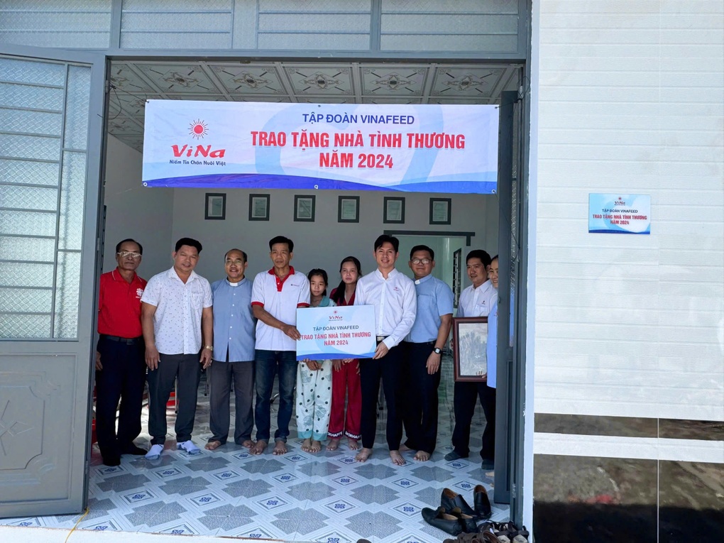 Tập đoàn Vinafeed trao 59 nhà tình thương - 3 Tập đoàn Vinafeed trao 59 nhà tình thương - 3