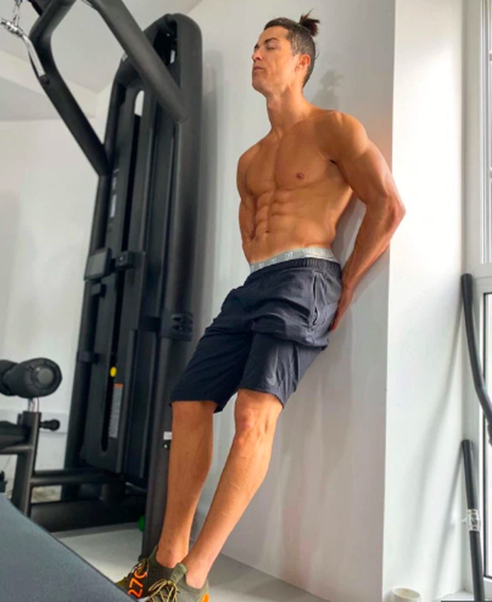 Messi, Ronaldo và Neymar làm gì để duy trì thể lực trong mùa dịch? - 9 Messi, Ronaldo và Neymar làm gì để duy trì thể lực trong mùa dịch? - 9