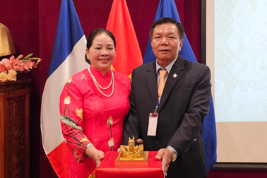 Tiết lộ về đại gia chi hơn 153 tỷ đồng mua ấn vàng "Hoàng đế chi bảo"