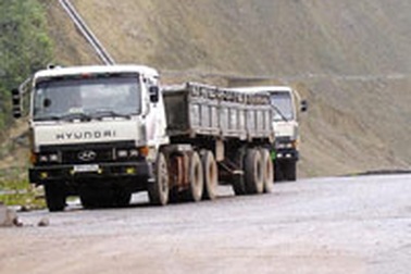 Nguy cơ sập cầu trên quốc lộ 12A vì quá tải 