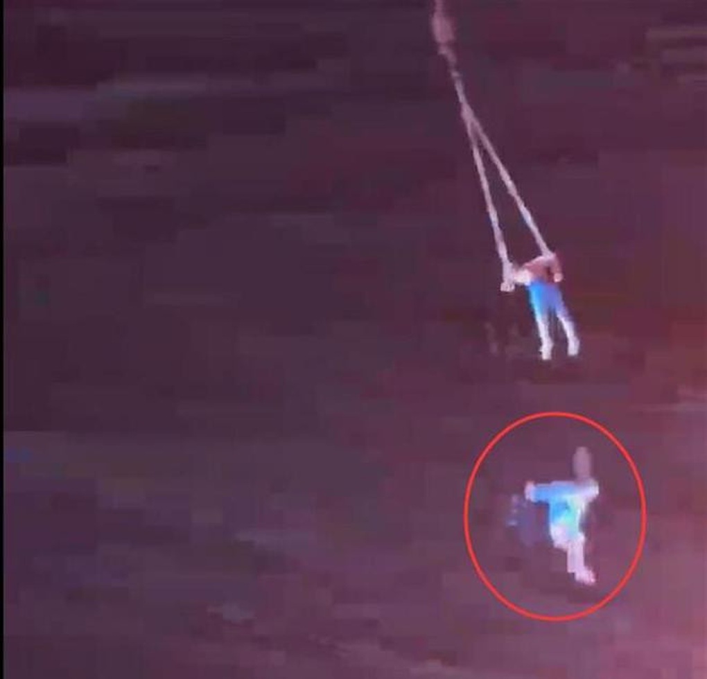 Vụ nữ nghệ sĩ múa rơi từ độ cao 10m: Rộ nghi vấn hai nghệ sĩ cãi nhau - 2 Vụ nữ nghệ sĩ múa rơi từ độ cao 10m: Rộ nghi vấn hai nghệ sĩ cãi nhau - 2