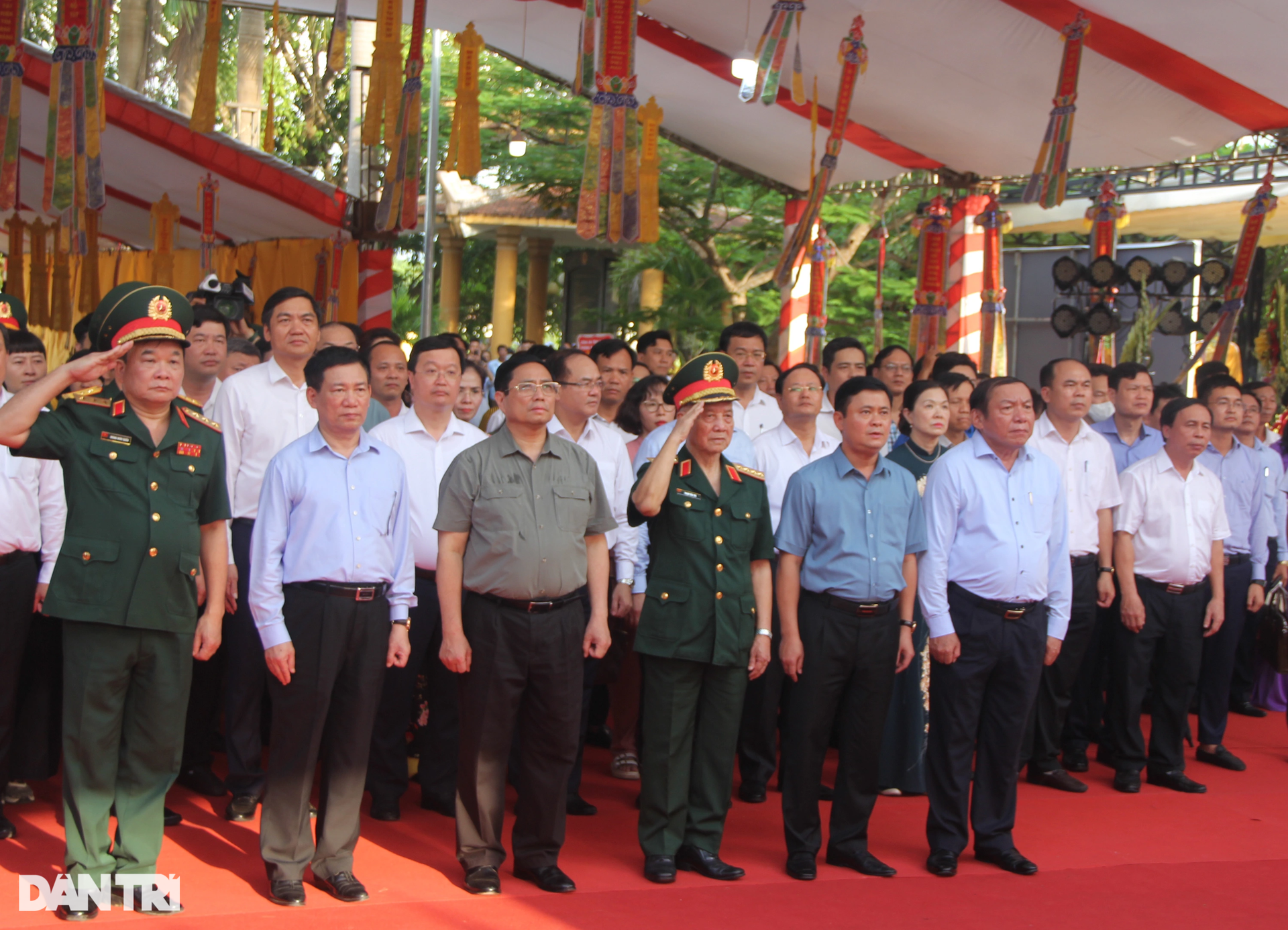 Thủ tướng viếng Nghĩa trang liệt sĩ quốc tế Việt - Lào - 6 Thủ tướng viếng Nghĩa trang liệt sĩ quốc tế Việt - Lào - 6