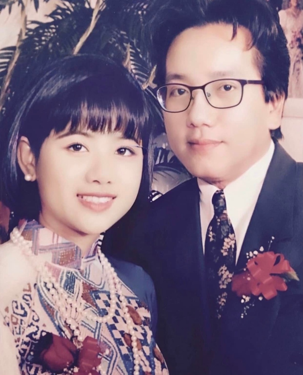 Elvis Phương: 43 năm mặn nồng bên vợ kém tuổi, lần đầu hé lộ về 4 người con - 3 Elvis Phương: 43 năm mặn nồng bên vợ kém tuổi, lần đầu hé lộ về 4 người con - 3