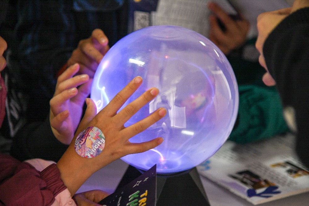 El Disneyland de Ciencias de la Escuela Ams atrae a jóvenes apasionados por la ciencia - 3 Disneyland khoa học trường Ams thu hút bạn trẻ đam mê khoa học - 3