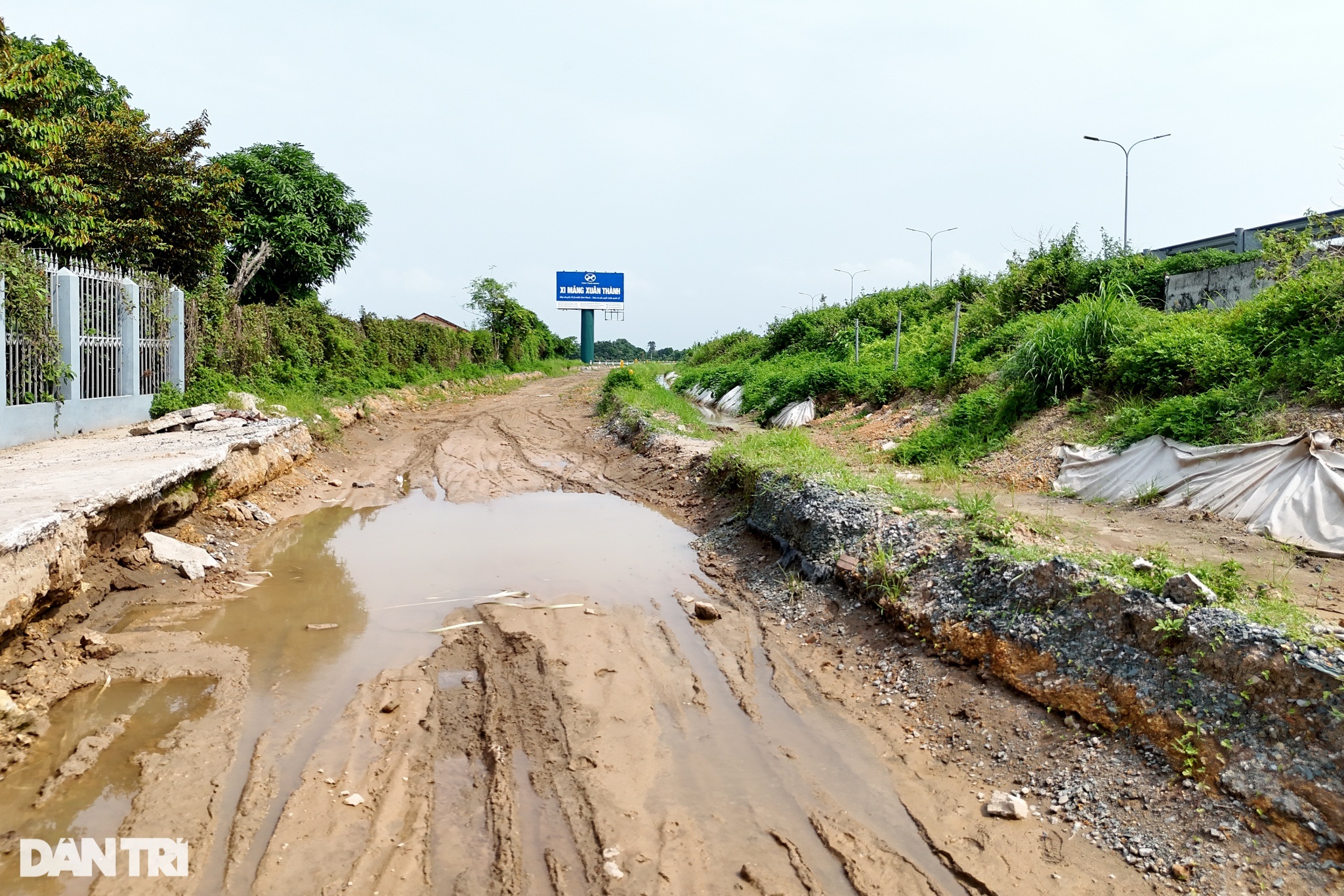 View - Cảnh đìu hiu dự án 3.200 tỷ đồng "giải cứu" nút giao Pháp Vân - Vành đai 3 | Báo Dân trí