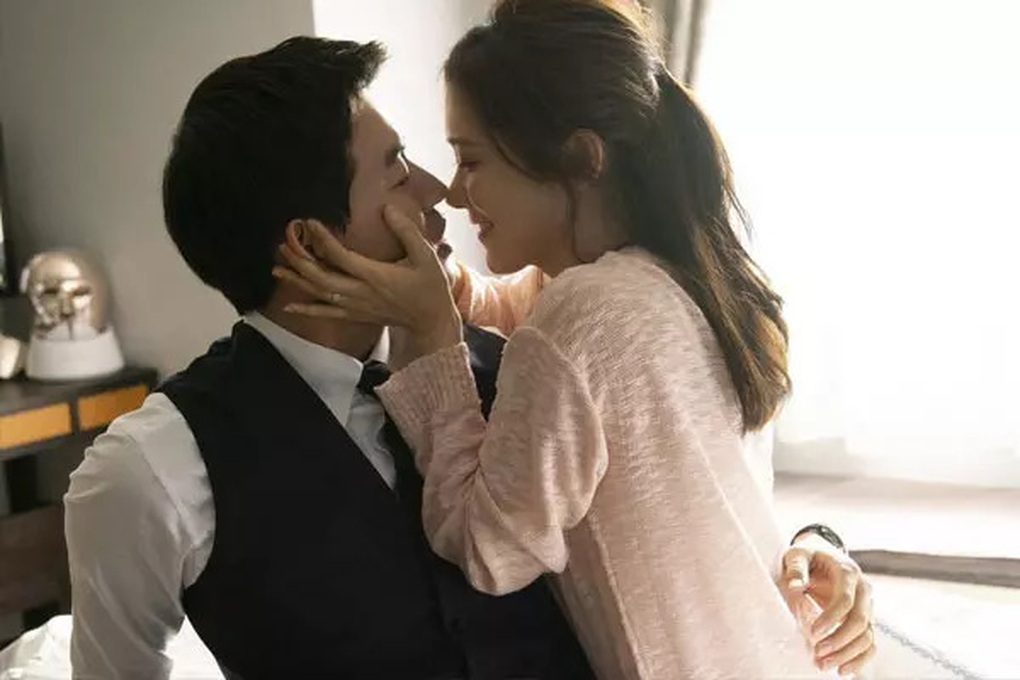 Lén nghe điện thoại, tôi hốt hoảng với lý do vợ suốt ngày đòi thân mật - 1 Lén nghe điện thoại, tôi hốt hoảng với lý do vợ suốt ngày đòi thân mật - 1