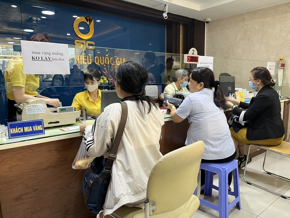 Vàng trong nước chỉ còn đắt hơn thế giới 11,9 triệu đồng và lý do bất ngờ - 1 Vàng trong nước chỉ còn đắt hơn thế giới 11,9 triệu đồng và lý do bất ngờ - 1