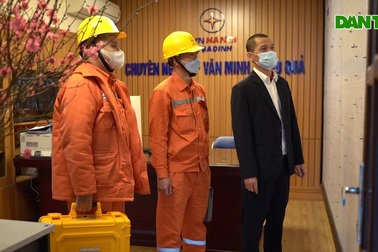 Tết không nghỉ của những công nhân điện lực Thủ đô
