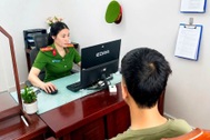 Công an xử phạt thanh niên đăng ảnh phản cảm, bạo lực để "ra oai"