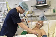 Trắng đêm chăm con lớn ốm, người cha gặp nạn chưa kịp gặp con nhỏ mới sinh