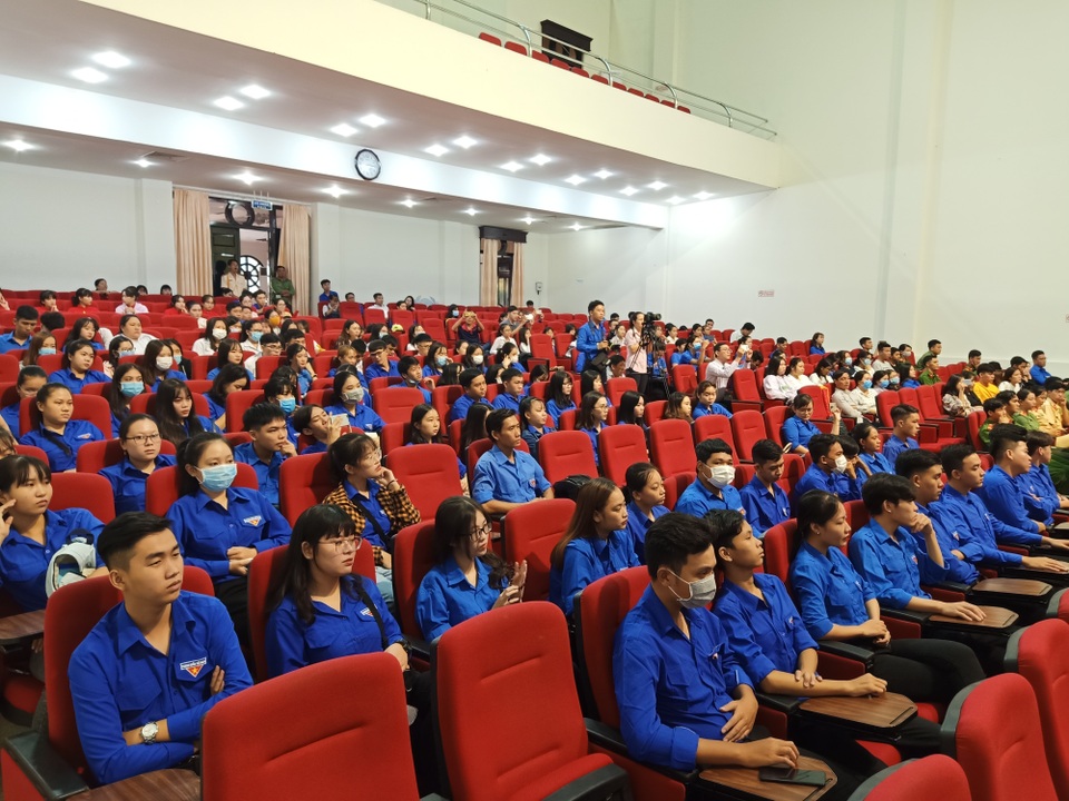 Tuổi trẻ Bạc Liêu sôi nổi liên hoan tuyên truyền ca khúc cách mạng - 4 Tuổi trẻ Bạc Liêu sôi nổi liên hoan tuyên truyền ca khúc cách mạng - 4