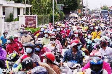 Người dân vùng dịch ồ ạt về quê, Bộ Y tế yêu cầu báo cáo số ca mắc Covid-19