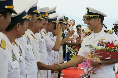 Sĩ quan Mỹ gốc Việt phụ trách 2 tàu Hải quân Hoa Kỳ thăm Đà Nẵng