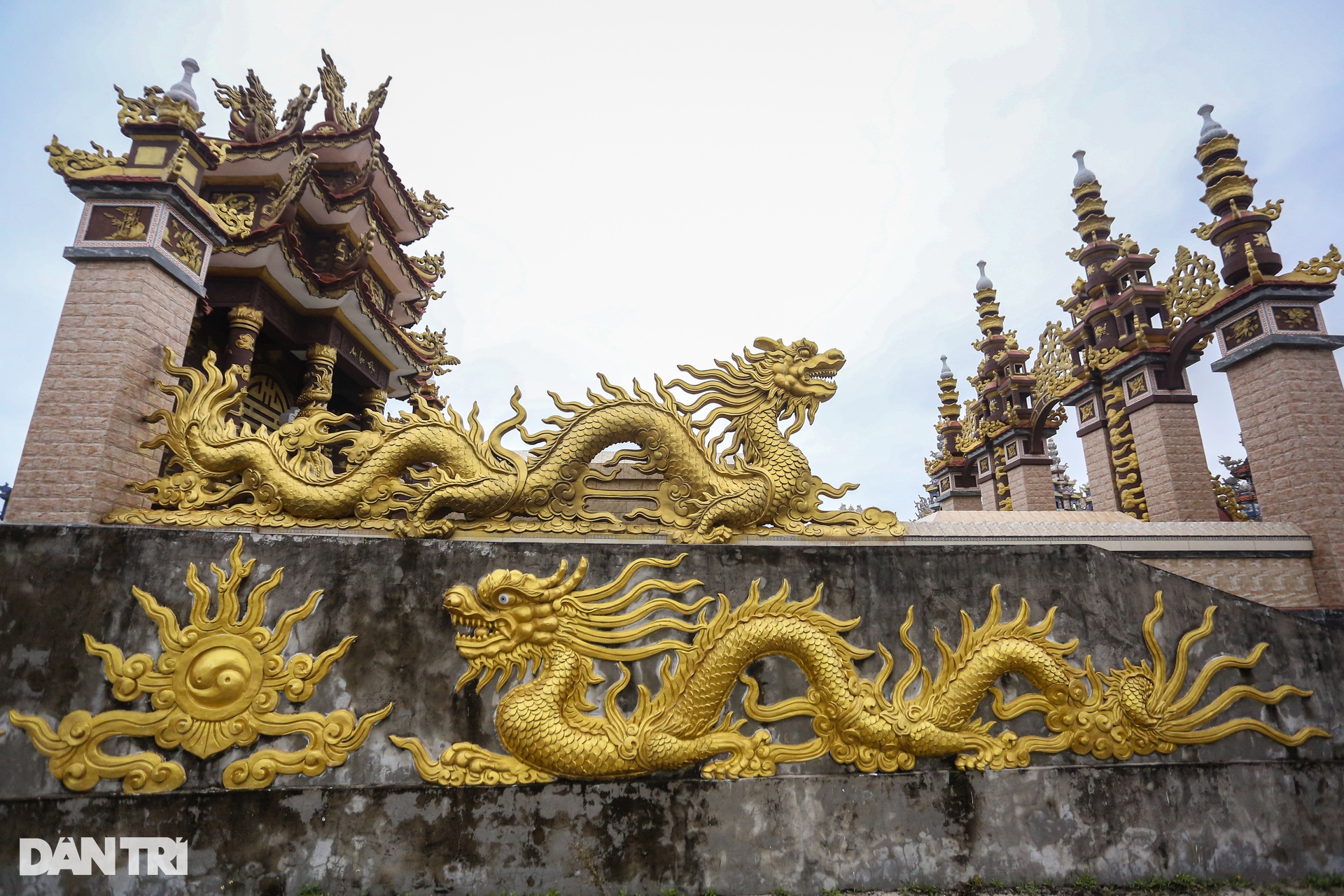 Ngắm những biệt thự lăng mộ bạc tỷ xa hoa như lăng vua chúa ở Huế - 9 Ngắm những biệt thự lăng mộ bạc tỷ xa hoa như lăng vua chúa ở Huế - 9