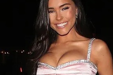 Madison Beer khoe ngực táo bạo