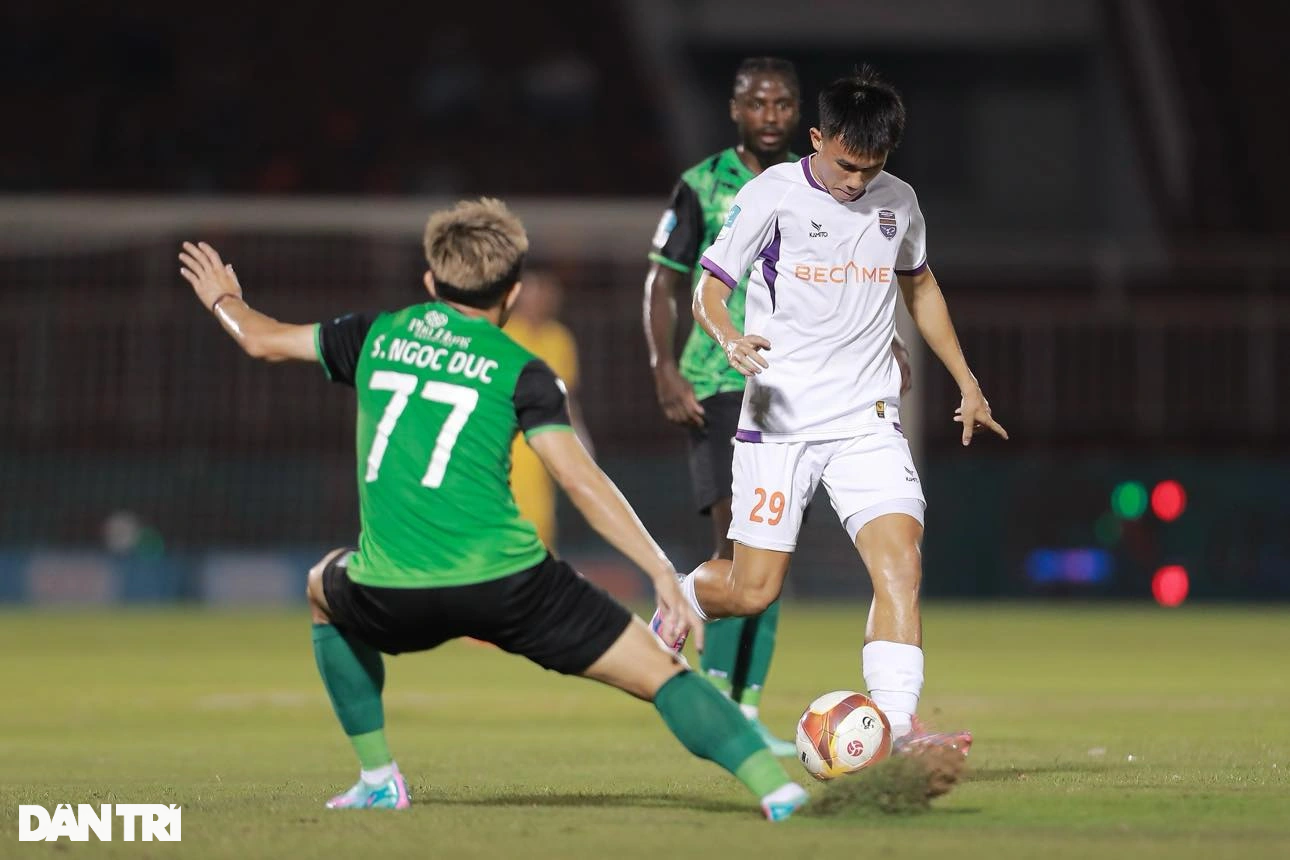 L'entraîneur de l'équipe de Hô Chi Minh-Ville refuse de commenter l'affaire concernant l'entraîneur Park et Polking - 2 HLV đội TPHCM từ chối bình luận chuyện của HLV Park và Polking - 2