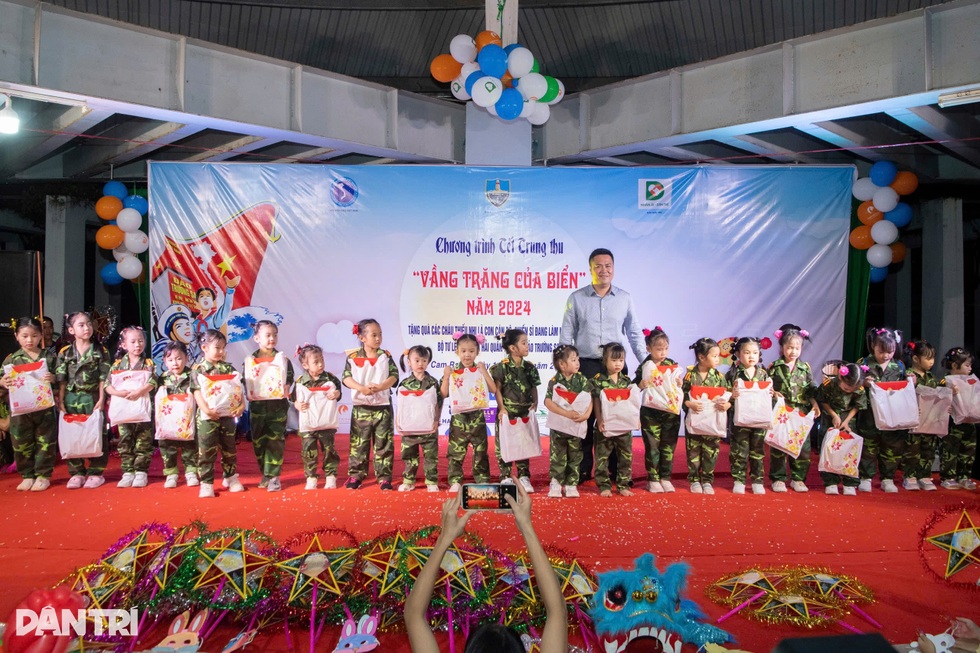Tết Trung thu của con chiến sĩ Trường Sa và điều ước đặc biệt - 13
