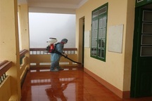 Lào Cai: Phun thuốc khử trùng trước ngày đón học sinh trở lại học