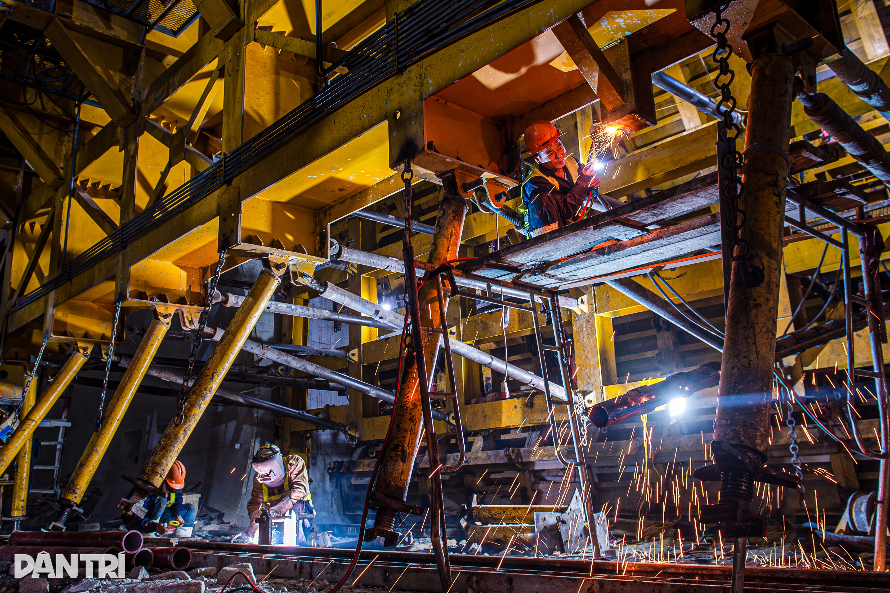 ដំណើរការកាត់ Tet នៅផ្លូវរូងក្រោមដីភ្នំ Vung ផ្លូវល្បឿនលឿន Cam Lam - Vinh Hao ប្តេជ្ញាបញ្ចប់មុនម៉ោង - 4 Làm xuyên Tết ở hầm núi Vung, cao tốc Cam Lâm - Vĩnh Hảo quyết về đích sớm - 4