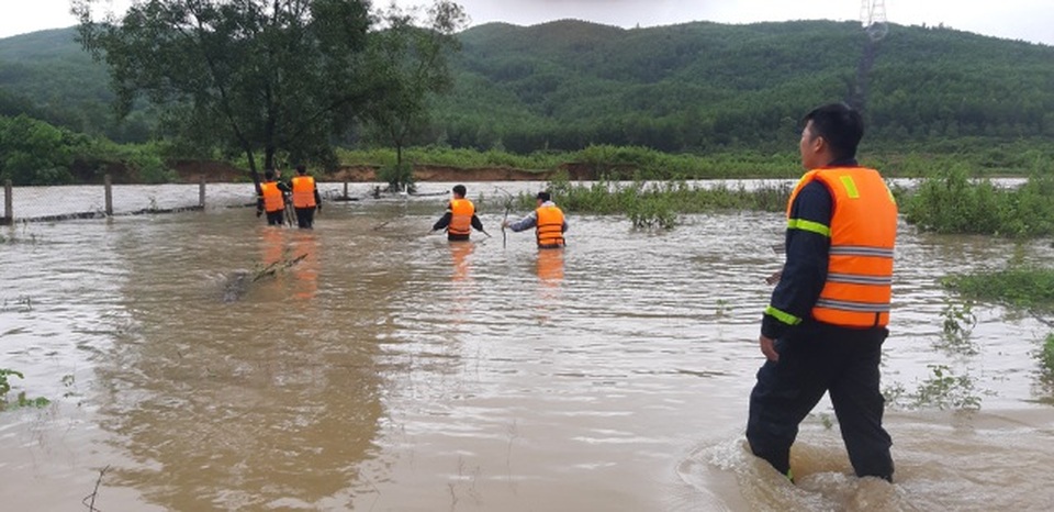 Đà Nẵng: Áp thấp mạnh lên thành bão, vẫn chưa tìm thấy tàu cá mất tích - 2 Đà Nẵng: Áp thấp mạnh lên thành bão, vẫn chưa tìm thấy tàu cá mất tích - 2