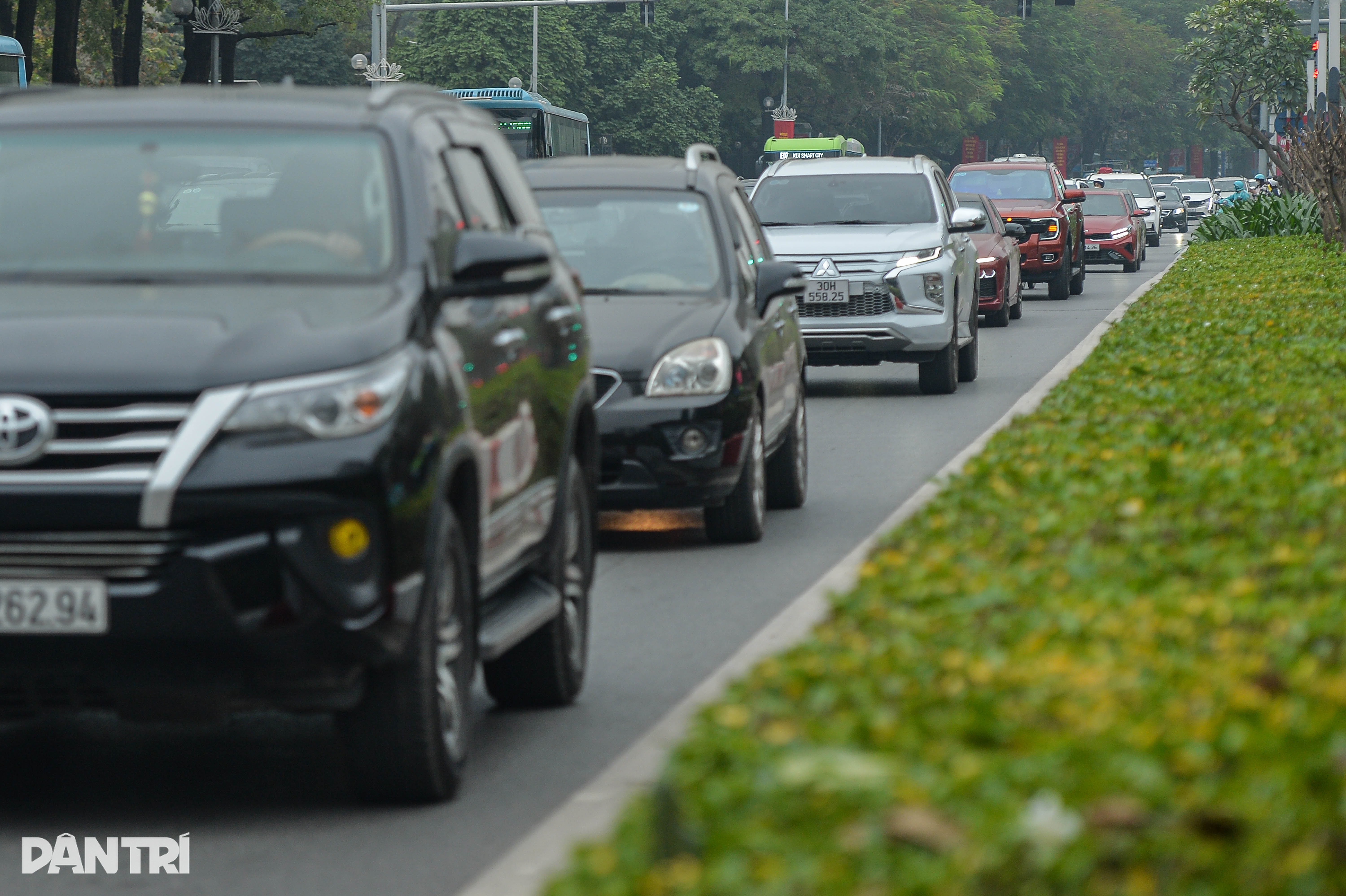 2024年最初の仕事日に交通渋滞、人々は苦労 - 10 Đường phố ùn tắc, người dân chật vật trong ngày đi làm đầu năm 2024 - 10