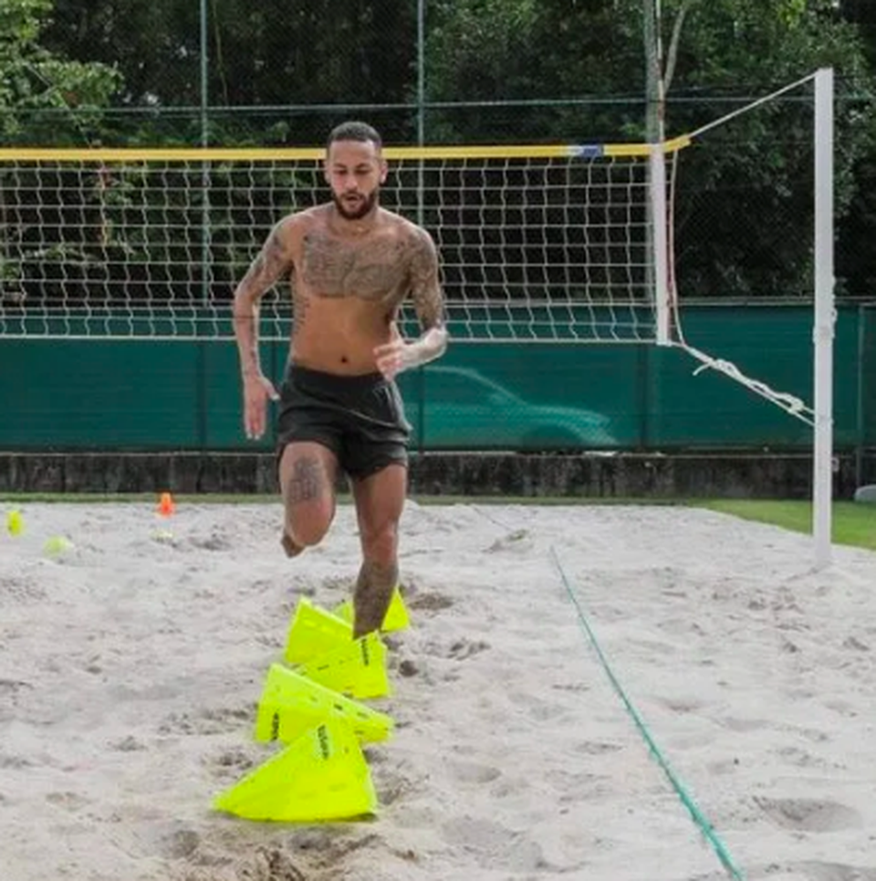 Messi, Ronaldo và Neymar làm gì để duy trì thể lực trong mùa dịch? - 2 Messi, Ronaldo và Neymar làm gì để duy trì thể lực trong mùa dịch? - 2