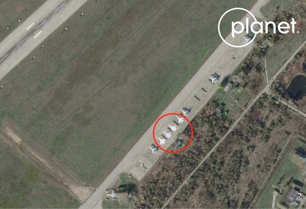 Nga tăng cường ngụy trang ở căn cứ quân sự để đánh lừa Ukraine - 1