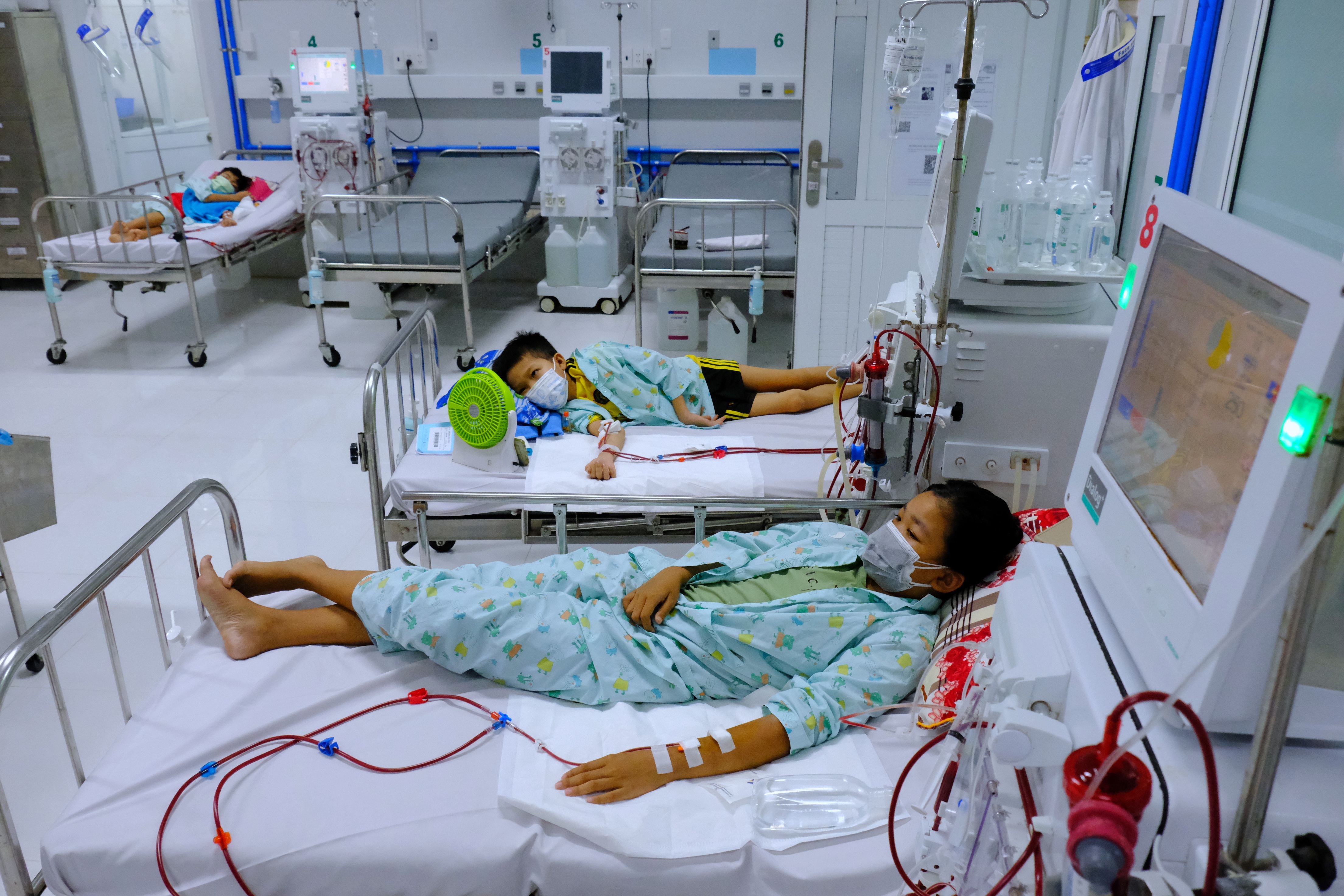 Test Covid-19 600 nghìn đồng mỗi lần, cha con chạy thận kiệt quệ ở TPHCM - 16 Test Covid-19 600 nghìn đồng mỗi lần, cha con chạy thận kiệt quệ ở TPHCM - 16