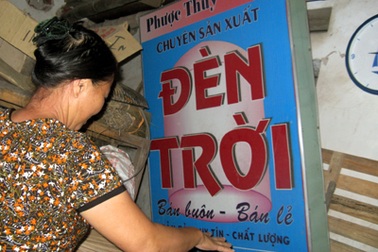 Lao đao làng đèn trời 