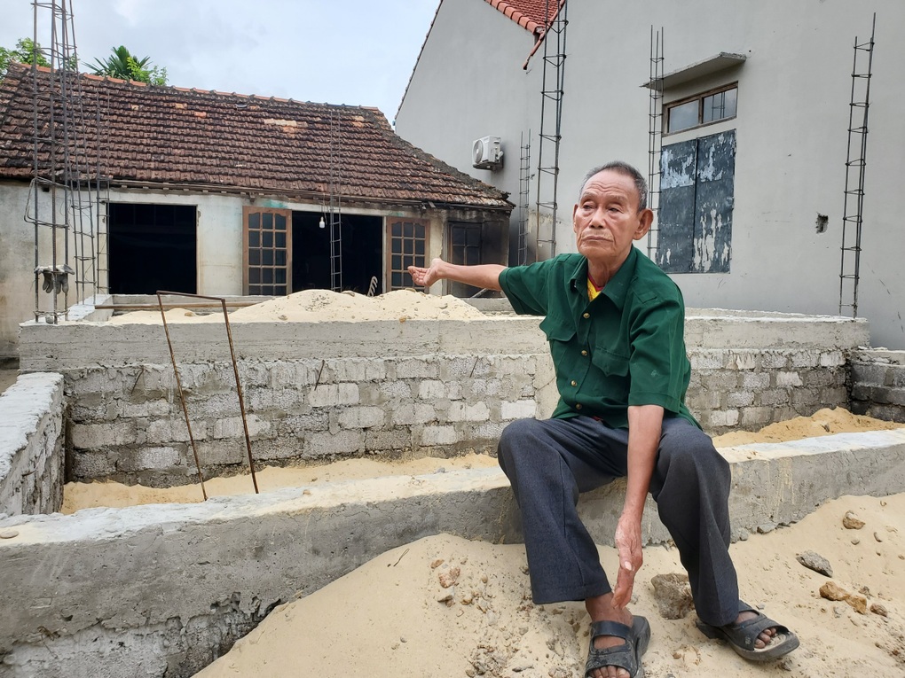 Gia đình có công với cách mạng vui mừng được hỗ trợ xây nhà tránh lũ - 3 Gia đình có công với cách mạng vui mừng được hỗ trợ xây nhà tránh lũ - 3