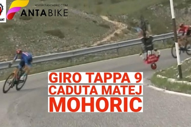 Nhà vô địch thế giới dính chấn thương kinh hoàng, người xem lạnh tóc gáy