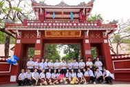 Lớp học có 1 Thủ khoa tỉnh, 5 em trên 28 điểm, 2 bài thi điểm 10