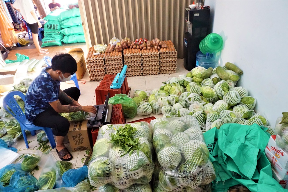 Người dân Đà Nẵng góp 15 tấn thực phẩm, tiếp sức TPHCM chống dịch - 6 Người dân Đà Nẵng góp 15 tấn thực phẩm, tiếp sức TPHCM chống dịch - 6
