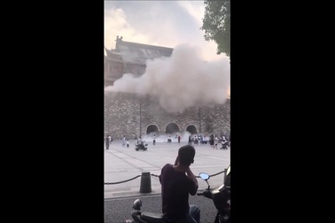 Mái của tòa tháp 650 tuổi tại địa điểm du lịch nổi tiếng bất ngờ đổ sập