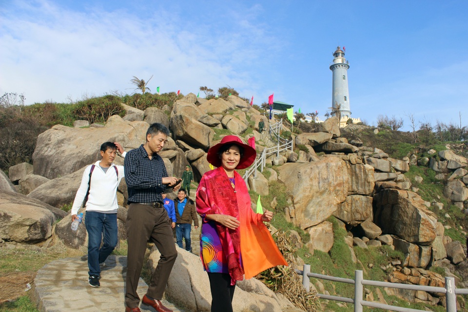 Khung cảnh kỳ vĩ ở nơi đón ánh bình minh đầu tiên trên đất liền Việt Nam - 5