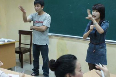 Cô gái mở lối cho người khiếm thính