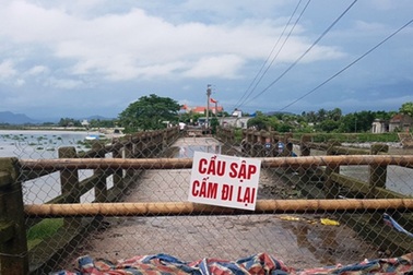 Công an điều tra vụ tàu đâm sập cầu