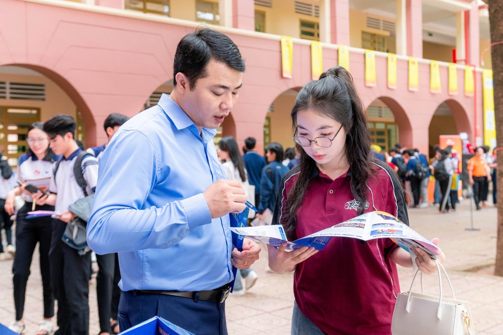 Học đại học nào để không chịu cảnh thấm mệt khi di chuyển giữa nhiều cơ sở - 2 Học đại học nào để không chịu cảnh thấm mệt khi di chuyển giữa nhiều cơ sở - 2