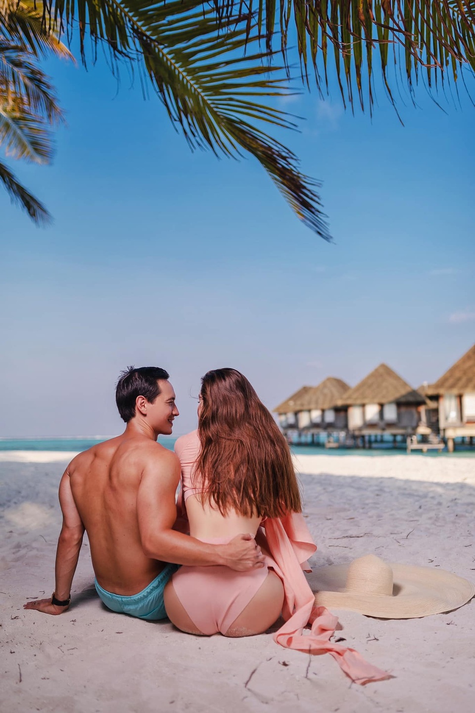 Hồ Ngọc Hà và Kim Lý chia sẻ ảnh tuyệt đẹp trên bãi biển Maldives - 8 Hồ Ngọc Hà và Kim Lý chia sẻ ảnh tuyệt đẹp trên bãi biển Maldives - 8