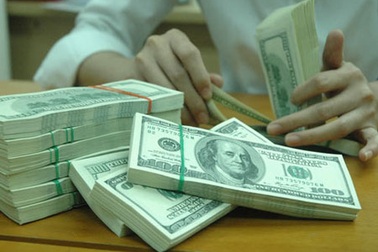 Nâng “room” lên 49% hay “bán đứt” ngân hàng yếu kém?