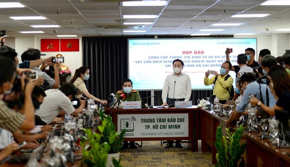 Ca bệnh số 17, 34 khác tính chất pháp lý với tiếp viên hàng không thế nào? - 1 Ca bệnh số 17, 34 khác tính chất pháp lý với tiếp viên hàng không thế nào? - 1