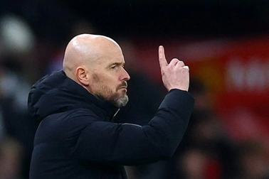 Ten Hag tiết lộ vẫn chưa ký hợp đồng với Man Utd