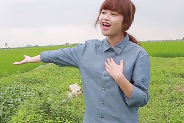 Mờ Naive ngẫu hứng cất giọng "oanh vàng" giữa cánh đồng