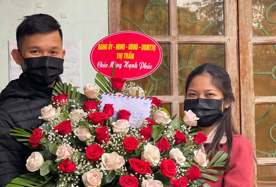 Hoãn cưới vào phút chót, cô dâu chú rể nhận quà bất ngờ trong khu cách ly - 4